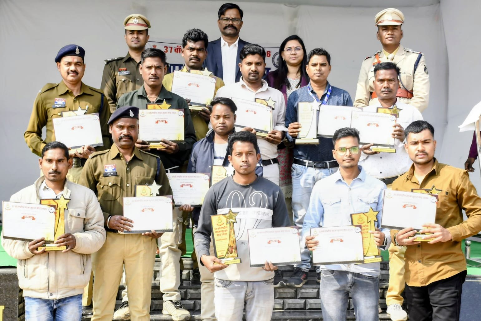 जब जिम्मेदारी बनी पहचान: सड़क सुरक्षा की मिसाल बने 13 वाहन चालक