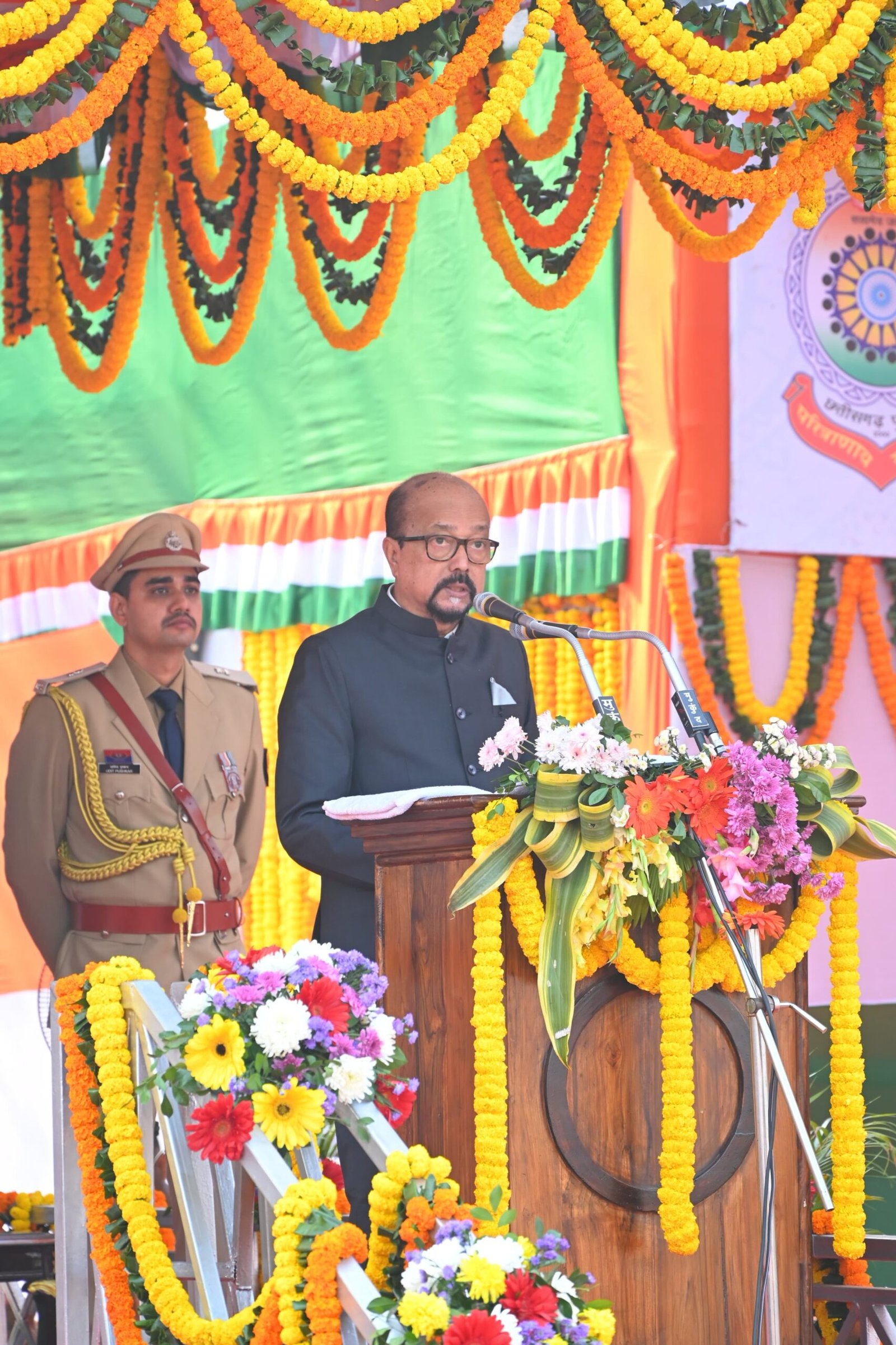 राजधानी में हर्षाेल्लास के साथ मनाया गया 77 वां गणतंत्र दिवस, राज्यपाल डेका ने राष्ट्रीय ध्वज फहरा कर ली परेड की सलामी