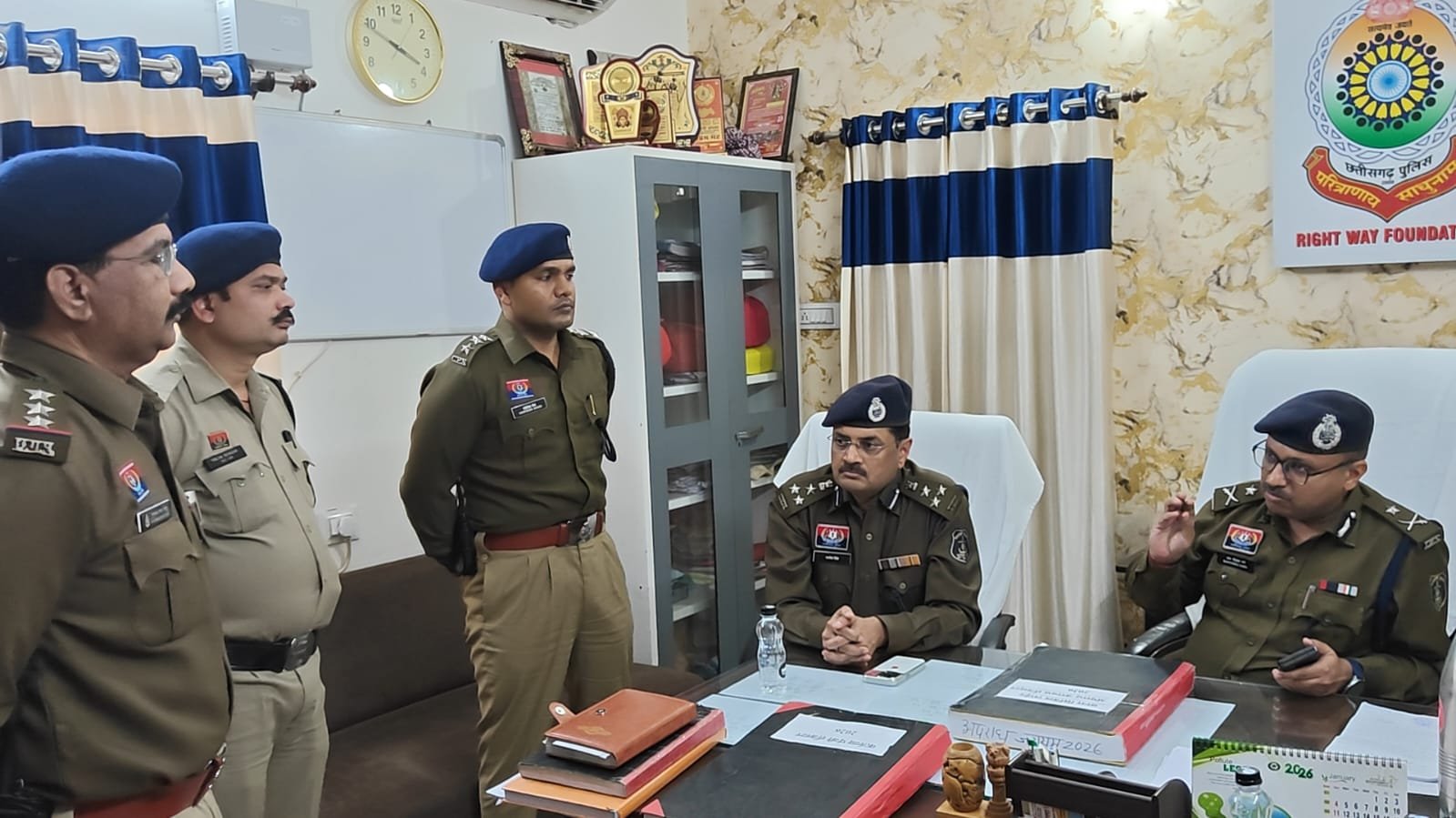 फरियादियों की सुविधा से लेकर रिकॉर्ड तक, आईजी ने थानों की परखी हकीकत