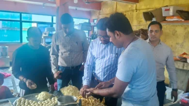 Cg news: गुणवत्ताहीन 11 किलो मिठाईयां नष्ट कराई गईं, अमानक खाद्य पदार्थ बेचने वाले 7 व्यापारियों को नोटिस