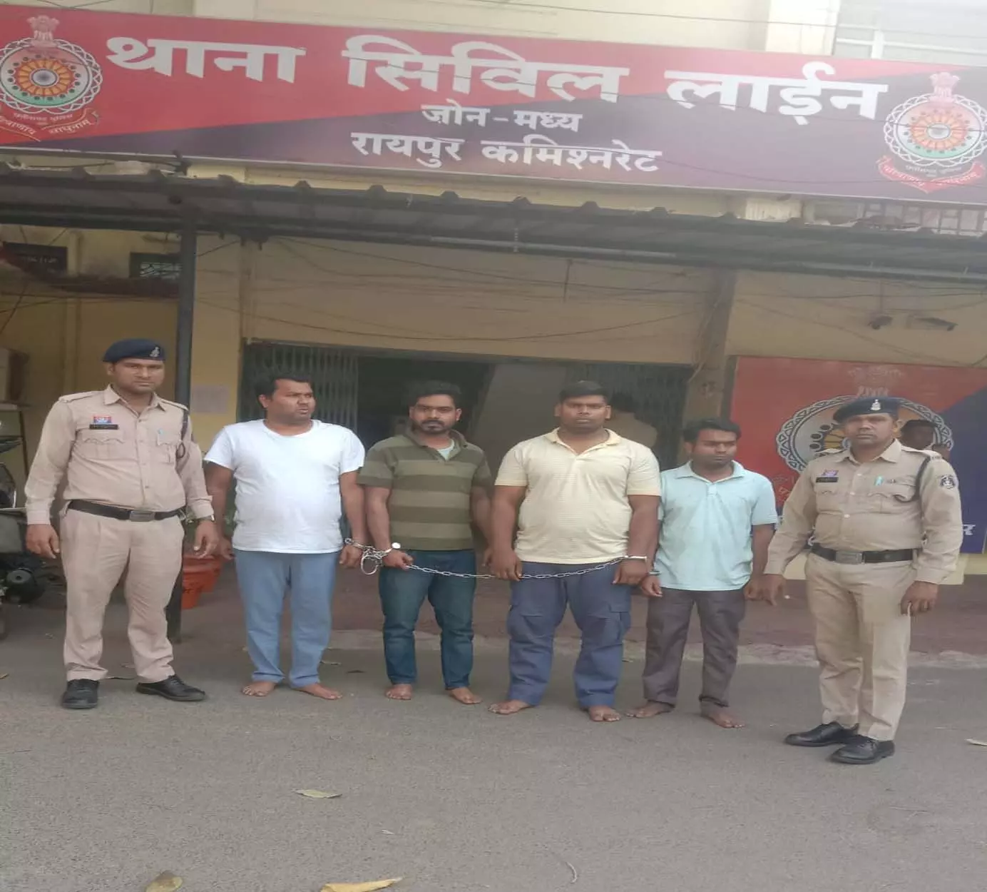 फर्जी MBBS और पोस्ट ऑफिस नौकरी का जाल: 52 युवाओं से 2.34 करोड़ की ठगी, चार गिरफ्तार फर्जी MBBS और पोस्ट ऑफिस नौकरी का जाल: 52 युवाओं से 2.34 करोड़ की ठगी, चार गिरफ्तार