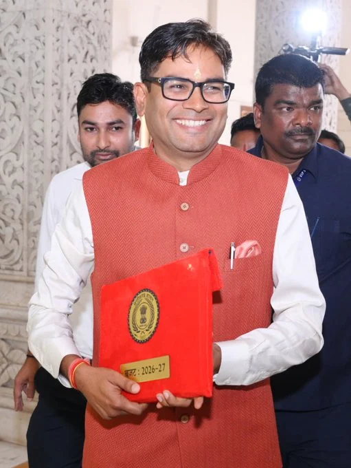 1.72 लाख करोड़ का ‘संकल्प’ बजट: महिलाओं को संपत्ति में 50% पंजीयन छूट, विकास की धुरी पर बिलासपुर 1.72 लाख करोड़ का ‘संकल्प’ बजट: महिलाओं को संपत्ति में 50% पंजीयन छूट, विकास की धुरी पर बिलासपुर