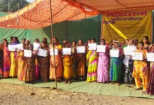 74 दिन, धूल, धूप और संघर्ष: लिंगियाडीह की महिलाएं धरने पर, शासन-प्रशासन अब भी मौन 74 दिन, धूल, धूप और संघर्ष: लिंगियाडीह की महिलाएं धरने पर, शासन-प्रशासन अब भी मौन