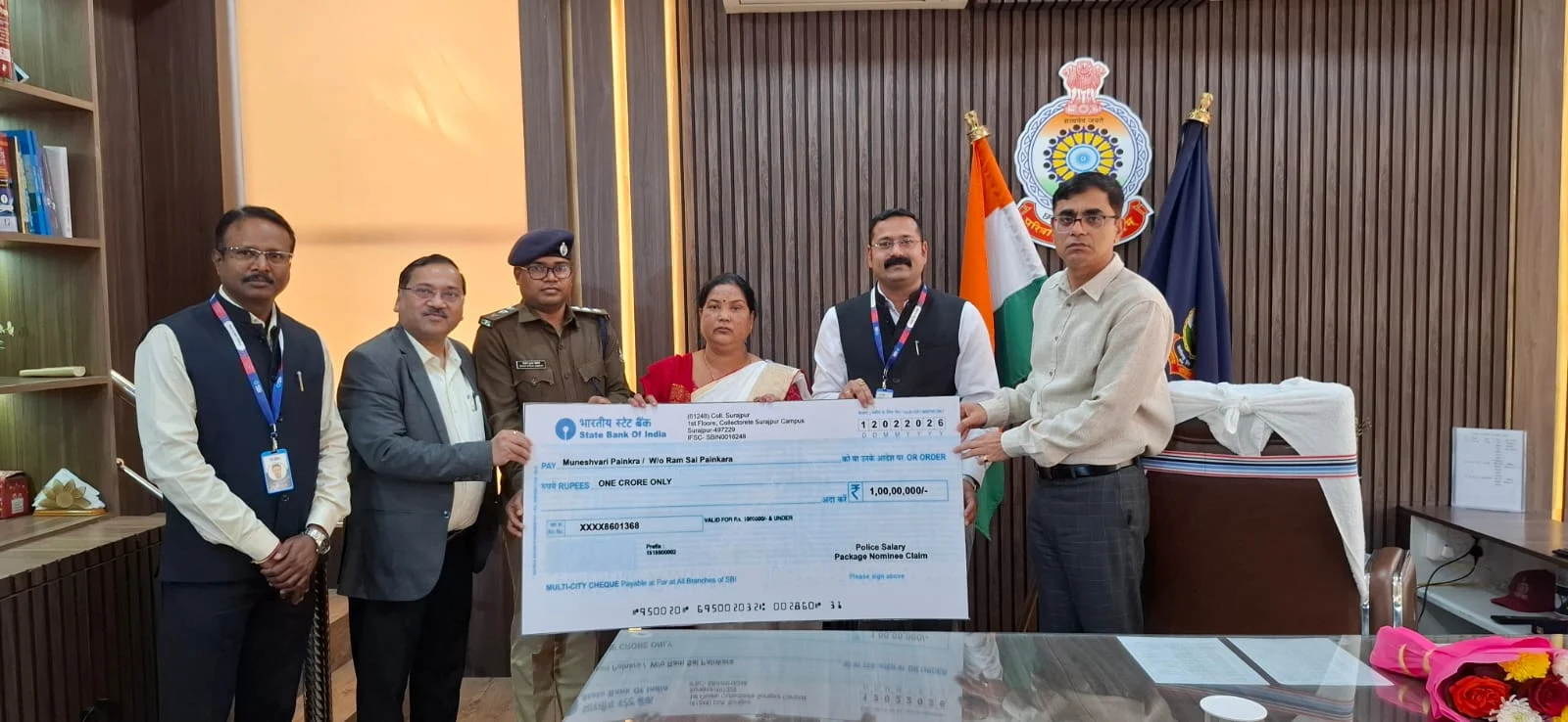 कर्तव्य की कीमत, परिवार को संबल: दिवंगत निरीक्षक रामसाय पैकरा की पत्नी को मिला 1 करोड़