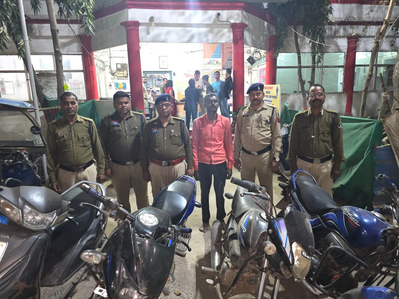 अस्पताल की भीड़ में चल रहा था चोरी का खेल: सिम्स से 5 बाइक बरामद, 2 नाबालिग समेत खरीददार गिरफ्तार अस्पताल की भीड़ में चल रहा था चोरी का खेल: सिम्स से 5 बाइक बरामद, 2 नाबालिग समेत खरीददार गिरफ्तार