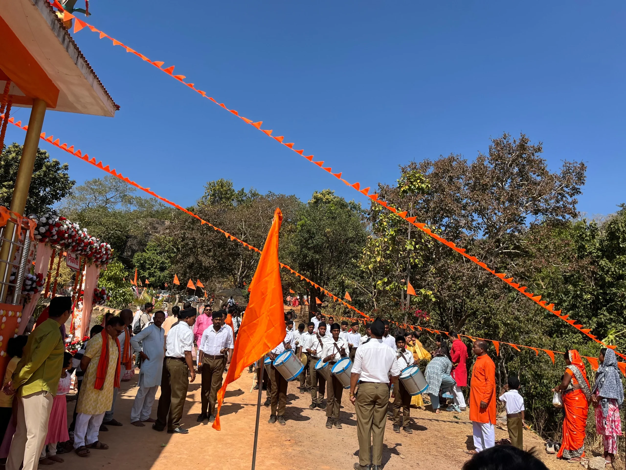 लोरो में संघ का घोष वादन, शिवरात्रि पर शिवमय हुआ वातावरण