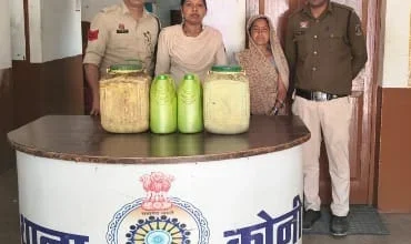 40 लीटर महुआ शराब जब्त: आंगन से चल रहा था अवैध कारोबार, महिला गिरफ्तार