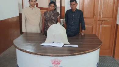 घर की सीढ़ियों से चल रहा था गांजा कारोबार, कोनी पुलिस का शिकंजा—4 किलो माल के साथ दो गिरफ्तार