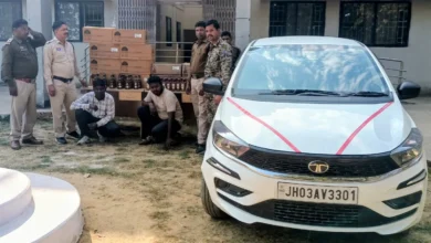 कार में लाई जा रही 104 लीटर अंग्रेजी शराब जब्त, दो तस्कर जेल भेजे गए