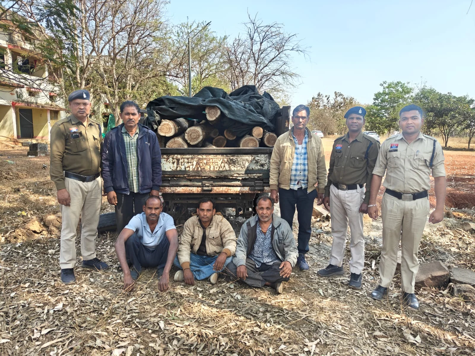 जेवरा जंगल से सागौन की तस्करी.. 5 आरोपी गिरफ्तार