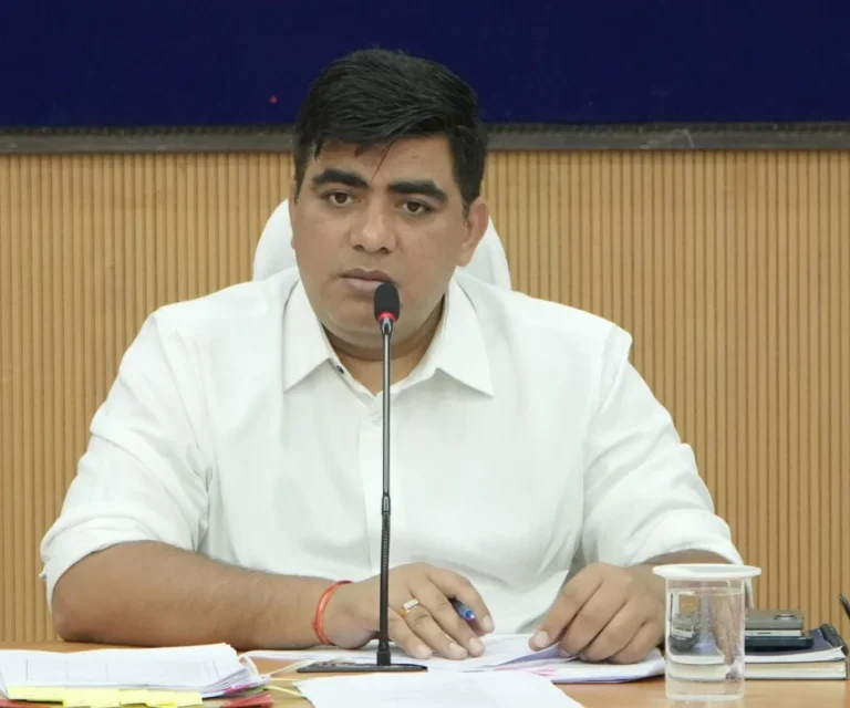 CG News: सीएम हेल्पलाइन प्रकरणों के निराकरण में धीमी प्रगति पर विद्युत एवं शिक्षा विभाग को नोटिस जारी करने के निर्देश