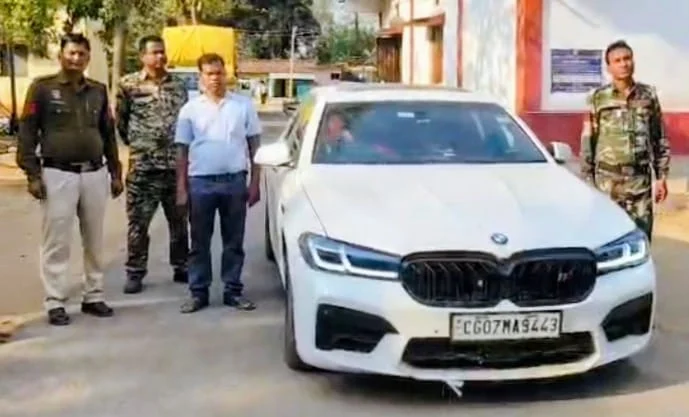 बिना लाइसेंस, बिना सीट बेल्ट तेज रफ्तार में बीएमडब्ल्यू; एमवी एक्ट के तहत कार्रवाई