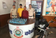 होली से पहले पुलिस का बड़ा एक्शन: 60 पाव शराब के साथ दो तस्कर गिरफ्तार होली से पहले पुलिस का बड़ा एक्शन: 60 पाव शराब के साथ दो तस्कर गिरफ्तार