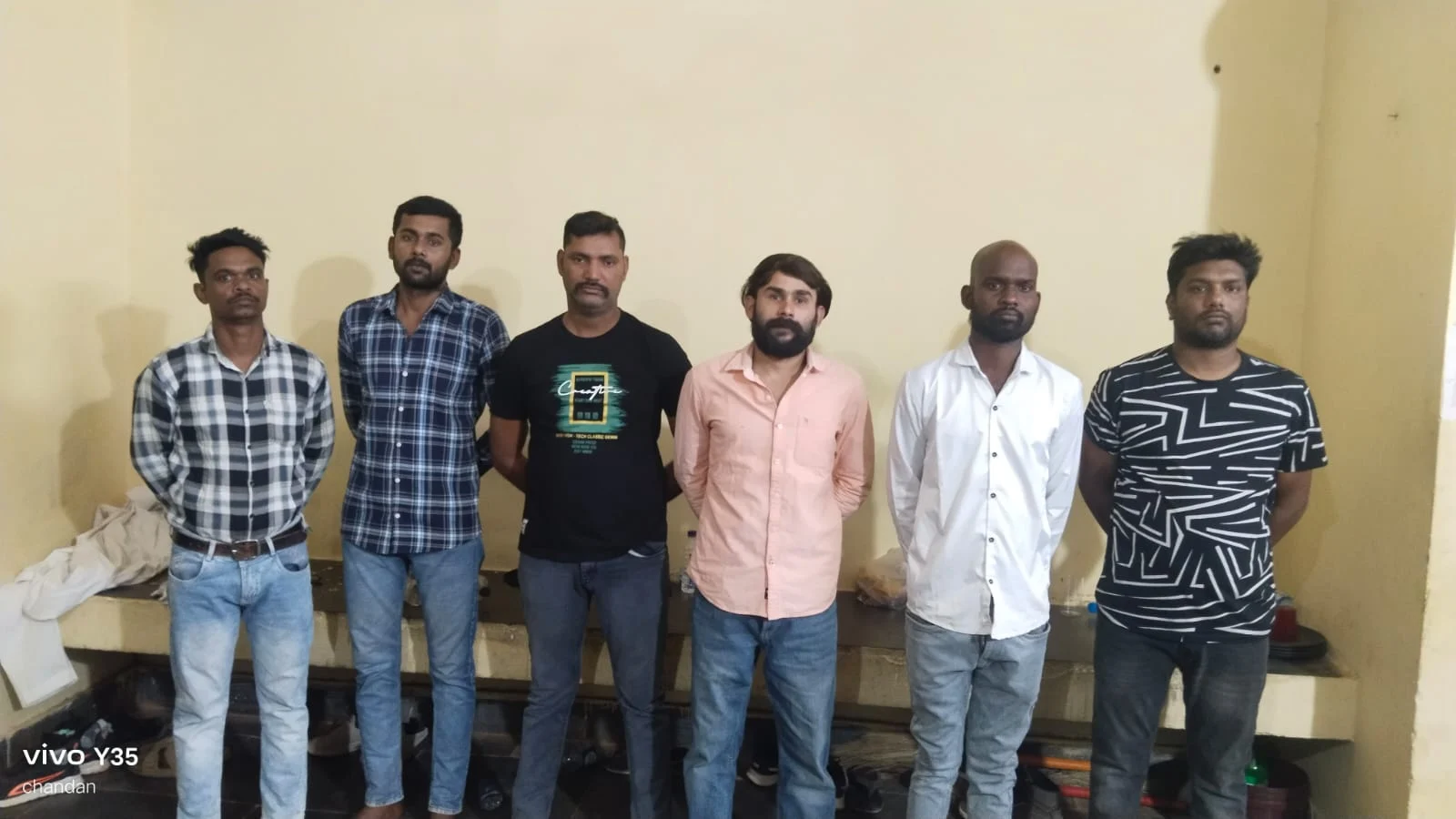 क्राइम ब्रांच बनकर वसूली! आरक्षक सहित गिरोह पर केस दर्ज, कोटा पुलिस की दबिश क्राइम ब्रांच बनकर वसूली! आरक्षक सहित गिरोह पर केस दर्ज, कोटा पुलिस की दबिश