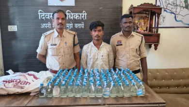 ई-रिक्शा में भरकर ले जा रहे थे अवैध शराब, सरकण्डा पुलिस की रेड ई-रिक्शा में भरकर ले जा रहे थे अवैध शराब, सरकण्डा पुलिस की रेड