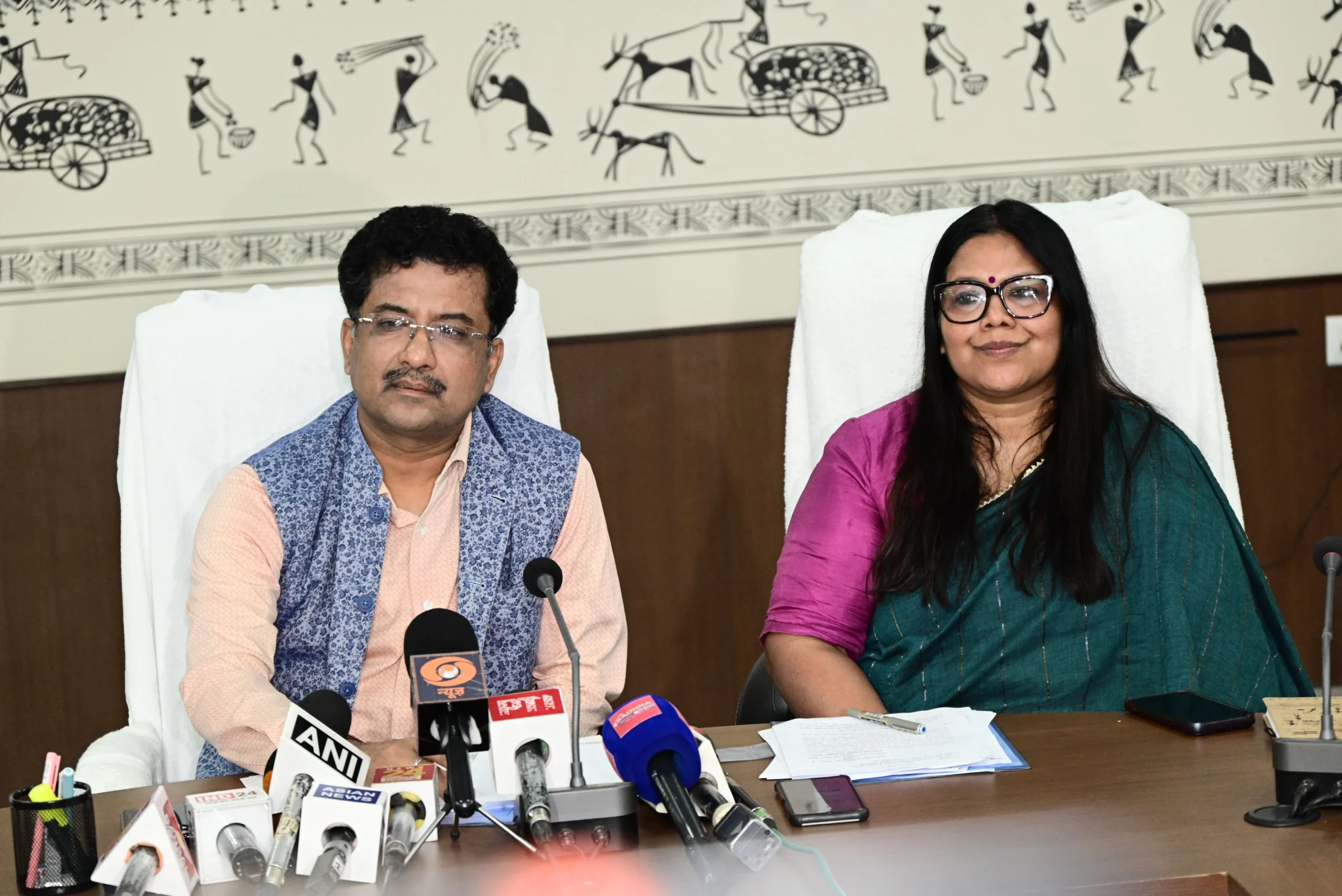 नवा रायपुर में परम्परा से पहचान तक ‘आदि परब-2026’ का आयोजन,43 जनजातियों और उपजातियों की संस्कृति, परिधान और चित्रकला का प्रदर्शन