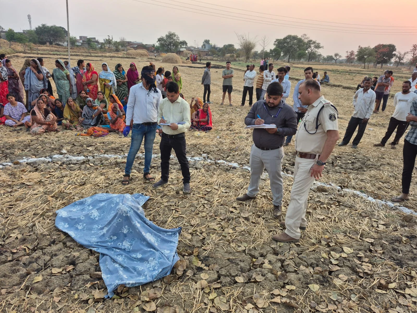 रहस्यमयी मौत:  दोपहर में घर से निकला.. कुछ देर बाद खेत में मिली लाश