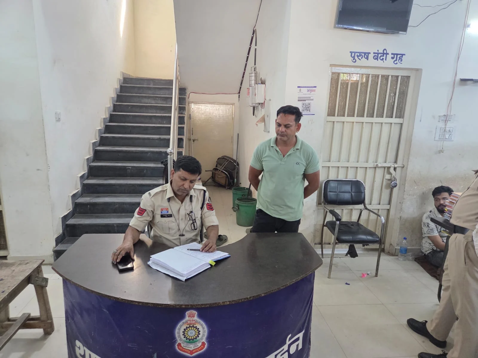 स्कॉर्पियो पर ‘पुलिस’ का फर्जी रौब: बाउंसर संग घूम रहा वाहन, मालिक पर केस दर्ज
