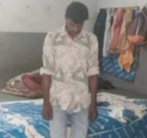 पुलिस परेशान कर रही है…’ मौत से पहले युवक का वीडियो वायरल, कोरबा में पुलिसिया रवैये पर सवाल पुलिस परेशान कर रही है…’ मौत से पहले युवक का वीडियो वायरल, कोरबा में पुलिसिया रवैये पर सवाल