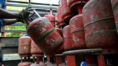 LPG shortage: एलपीजी की कमी से करीब 40 प्रतिशत रेस्तरां बंद होने की कगार पर