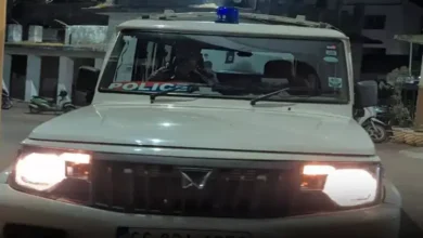 ‘रेड’ में ‘रिवर्स अटैक’: पुलिस की बोलेरो लेकर भागा शातिर, शहर में मची हलचल