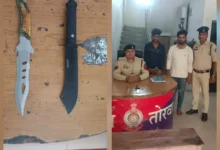 पुलिस का एक्शन: अड्डेबाजों पर वार, धारदार हथियार के साथ 2 गिरफ्तार पुलिस का एक्शन: अड्डेबाजों पर वार, धारदार हथियार के साथ 2 गिरफ्तार