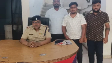 शोभायात्रा की भीड़ में चाकूबाजी: मामूली विवाद बना हमला, 3 आरोपी गिरफ्तार शोभायात्रा की भीड़ में चाकूबाजी: मामूली विवाद बना हमला, 3 आरोपी गिरफ्तार