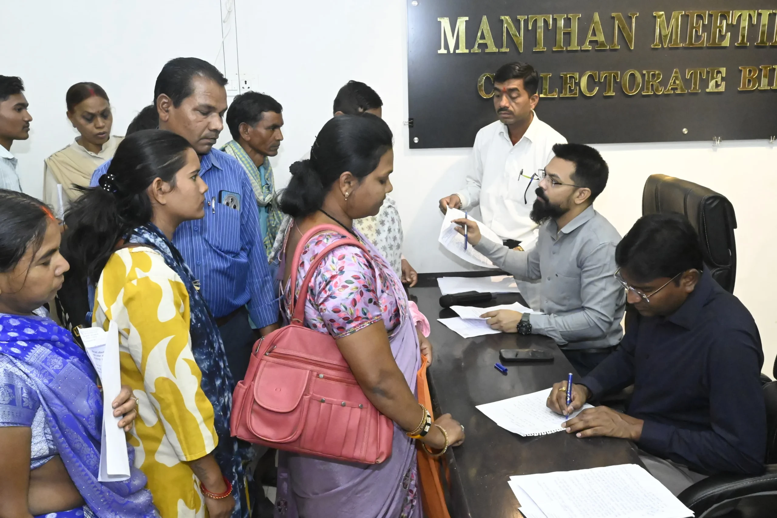 जनदर्शन में सीधे एक्शन: शिकायत आई और अफसरों को मौके पर आदेश..जनता बोली, प्रशासन हरकत में