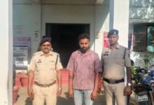 रेत के गड्ढे में दबी सच्चाई: नाबालिग की मौत को ‘एक्सीडेंट’ बताने वाला माफिया गिरफ्तार रेत के गड्ढे में दबी सच्चाई: नाबालिग की मौत को ‘एक्सीडेंट’ बताने वाला माफिया गिरफ्तार