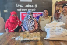 नाम बदलकर चल रहा था ‘नशे का नेटवर्क’—बिलासपुर पुलिस की रेड में दो बहनें गिरफ्तार, लाखों की संपत्ति जब्त नाम बदलकर चल रहा था ‘नशे का नेटवर्क’—बिलासपुर पुलिस की रेड में दो बहनें गिरफ्तार, लाखों की संपत्ति जब्त