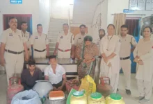 घर-घर चल रहा था ‘भट्ठी कारोबार..कच्ची महुआ करारा वार: 425 लीटर अवैध शराब के साथ 3 गिरफ्तार