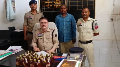 धार्मिक नगरी मल्हार में शराब का खेल उजागर, घर से बेचते पकड़ा गया आरोपी
