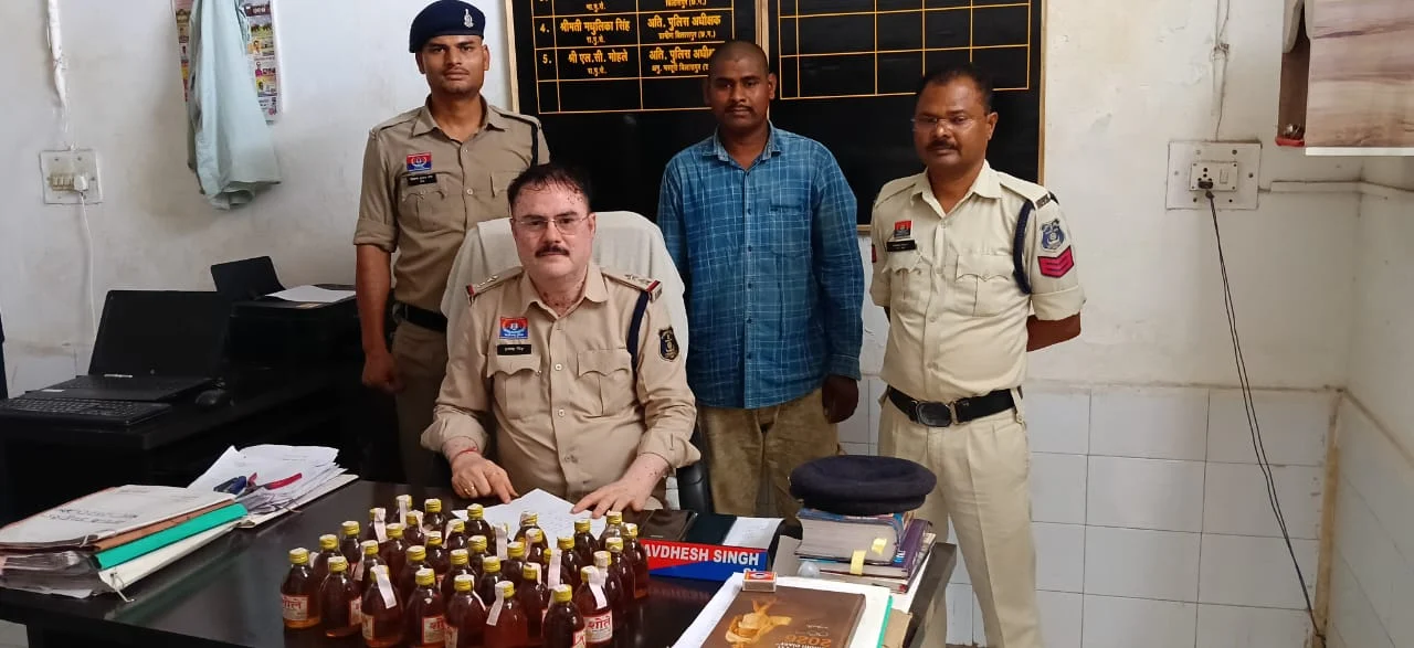 धार्मिक नगरी मल्हार में शराब का खेल उजागर, घर से बेचते पकड़ा गया आरोपी