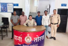 ई-रिक्शा विवाद में बाप-बेटों का हंगामा—गाली, मारपीट और धमकी के बाद चारों आरोपी गिरफ्तार