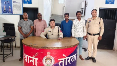 ई-रिक्शा विवाद में बाप-बेटों का हंगामा—गाली, मारपीट और धमकी के बाद चारों आरोपी गिरफ्तार