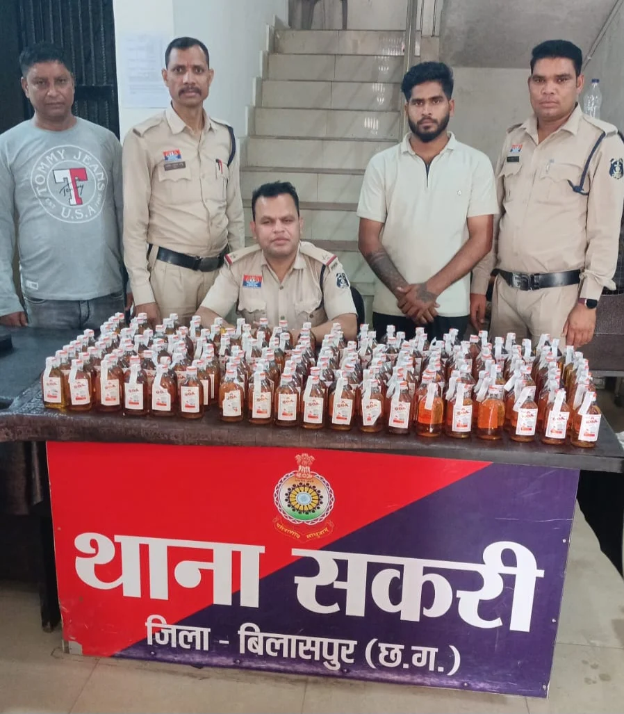 बीट सिस्टम का असर: पुलिस ने घेराबंदी कर 335 पाव अंग्रेजी शराब पकड़ी, दो तस्कर गिरफ्तार