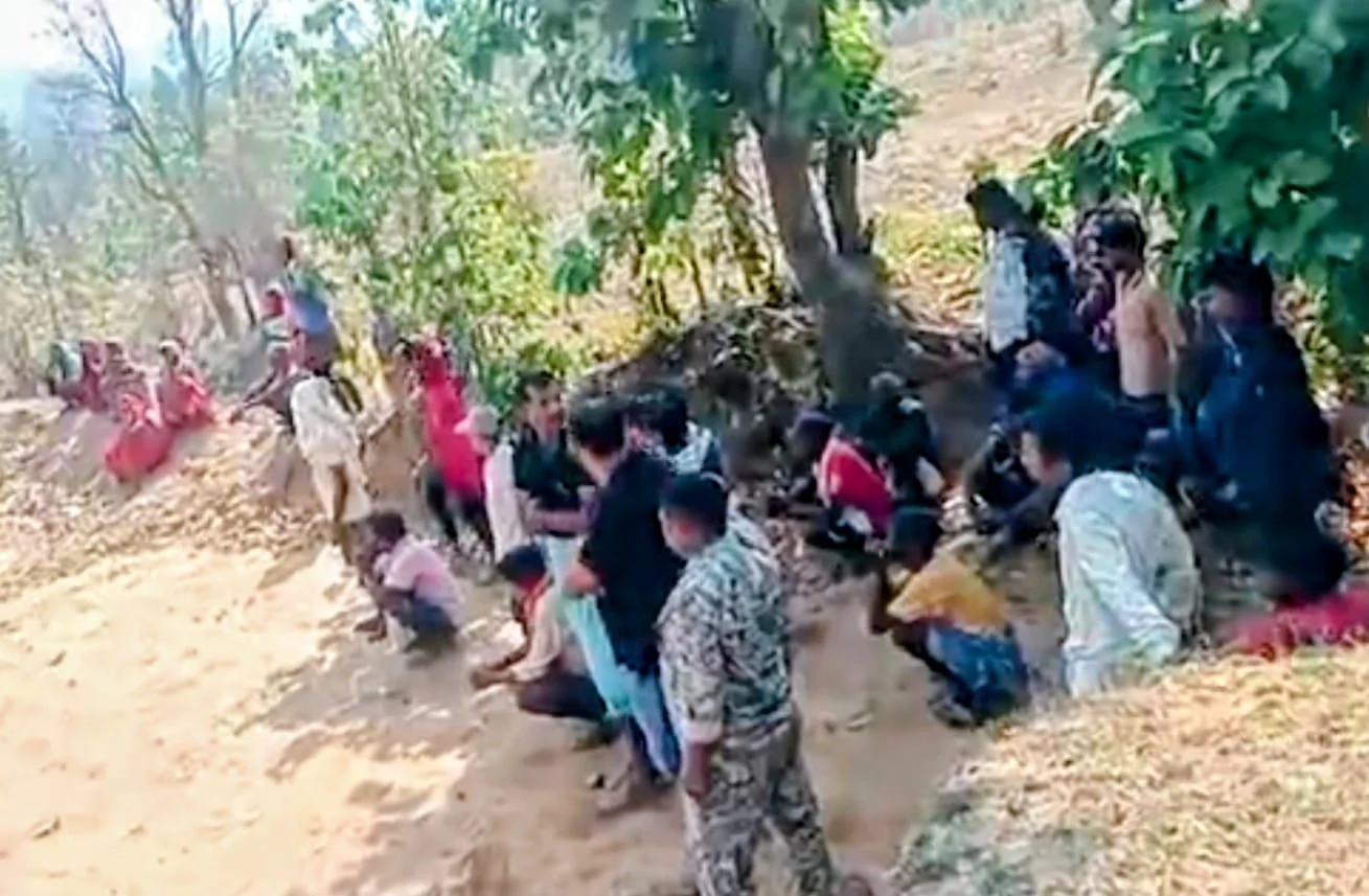 महुआ बीनने गयी, करंट से मौत, जंगल किनारे झुलसा शव मिला