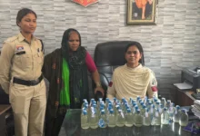 थैले में छिपा शराब का कारोबार बेनकाब, 52 पाव के साथ महिला गिरफ्तार