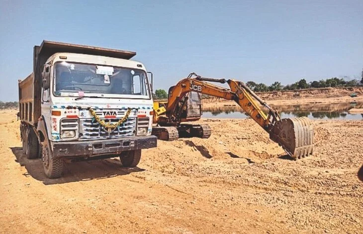 अब और नहीं” : कुकुर्दीकला में रेत घाट के खिलाफ फूटा जनआक्रोश, आंदोलन की चेतावनी