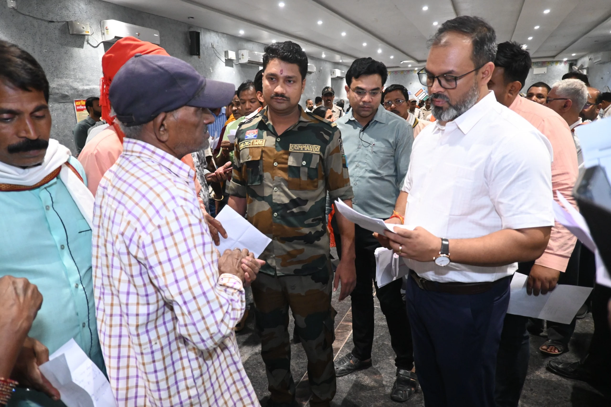 सड़क किनारे निर्माण सामग्री रखने वालों पर सख्ती,कलेक्टर ने संयुक्त टीम का किया गठन