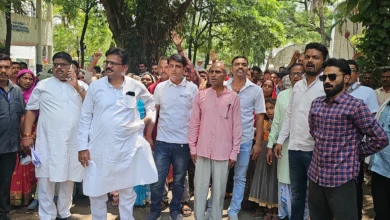 किसानों के साथ सड़क पर कोटा विधायक: डेढ़ सौ लोगों के साथ कलेक्ट्रेट घेराव, मोहली पटवारी पर एक्शन की मांग