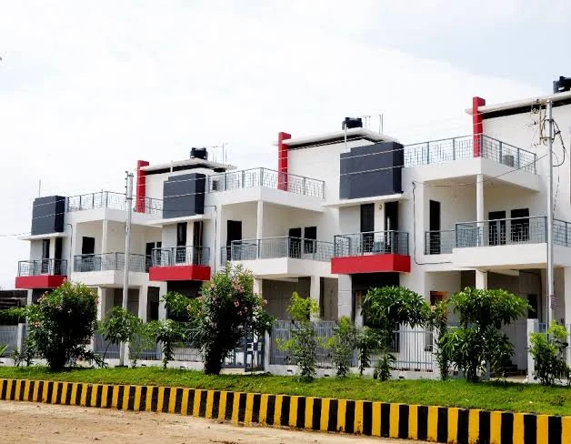 नामांतरण में लापरवाही महंगी पड़ी..सालभर फाइल दबाए रखने पर गिरी गाज..दोनोँ अधिकारी अटैच