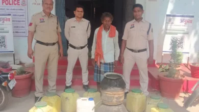 स्टेशन से लौट रही महिला पर चाकू से वार—दो सगे भाई गिरफ्तार, पुलिस की त्वरित कार्रवाई