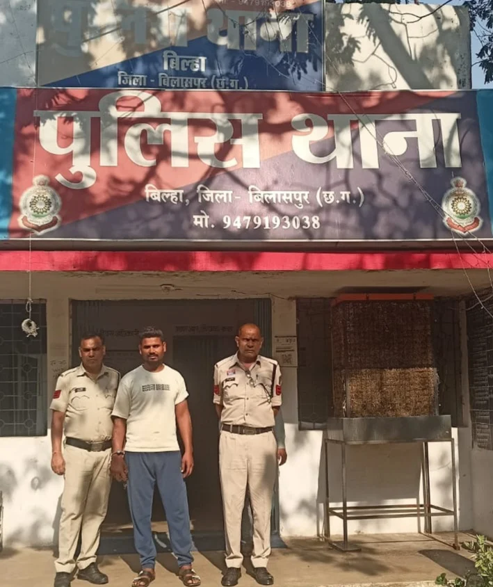 टोल के पास दबंगई: पैसे मांगकर किया हमला, वाहन में तोड़फोड़