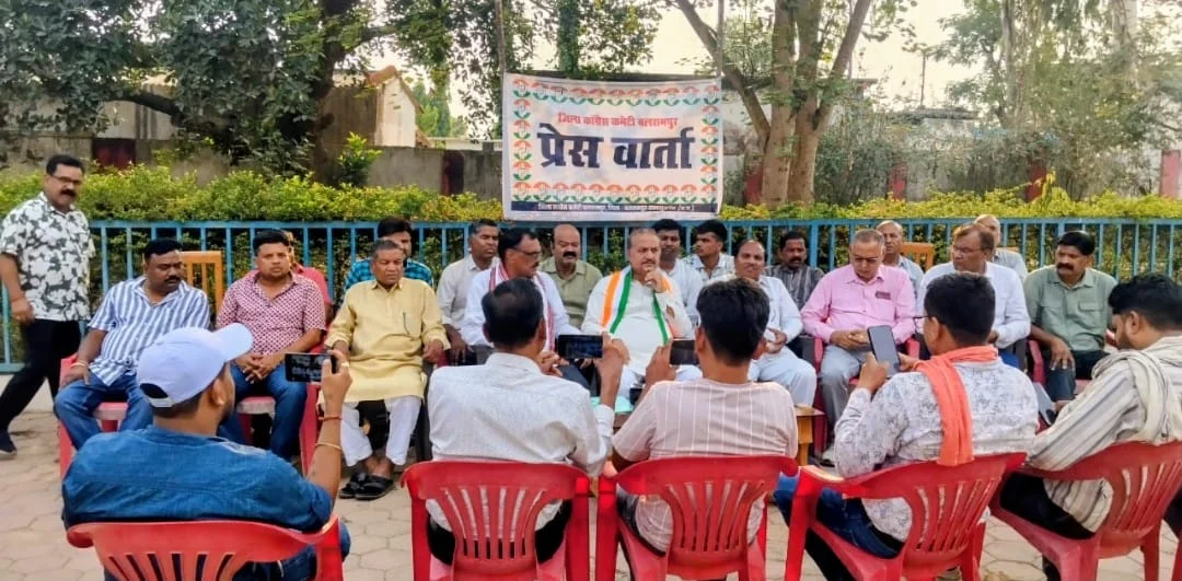 अर्थव्यवस्था पर कांग्रेस का हमला: ‘नाकामियों का बोझ जनता पर डाला जा रहा अर्थव्यवस्था पर कांग्रेस का हमला: ‘नाकामियों का बोझ जनता पर डाला जा रहा