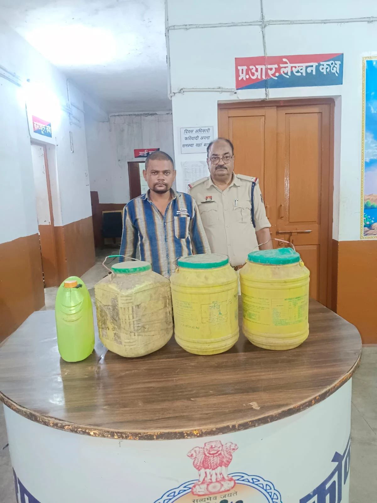 पुलिस का बड़ा एक्शन, 50 लीटर महुआ शराब के साथ आरोपी दबोचा