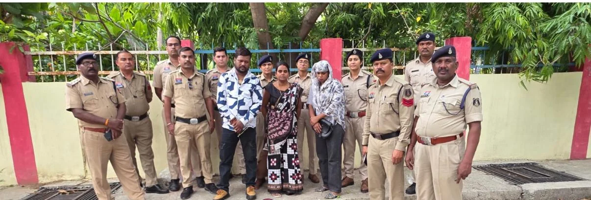 बच्चे को बनाया ढाल, ट्रॉली में भरकर ला रहे थे गांजा; 3 तस्कर गिरफ्तार