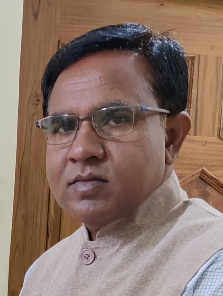 शिक्षकों का काम पढ़ाना, तहसील-कलेक्ट्रेट में वर्षों से जमे शिक्षक-बाबू लौटें स्कूल, एसोसिएशन की मांग