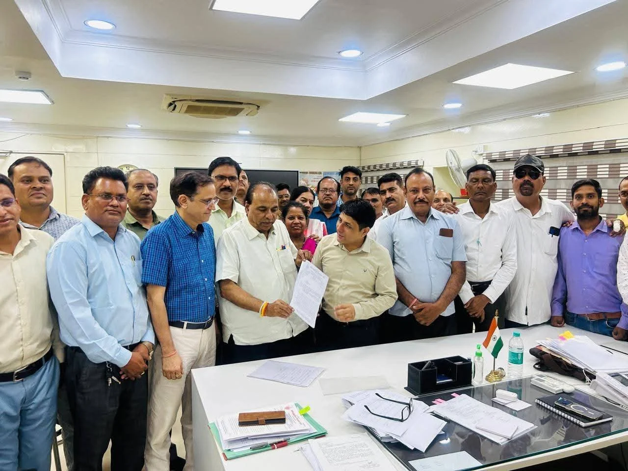 ई अटेंडेंस एवं वेतन काटने संबंधी समस्याओं के समाधान को लेकर आयुक्त लोक शिक्षण से मिला मध्य प्रदेश शिक्षक संघ