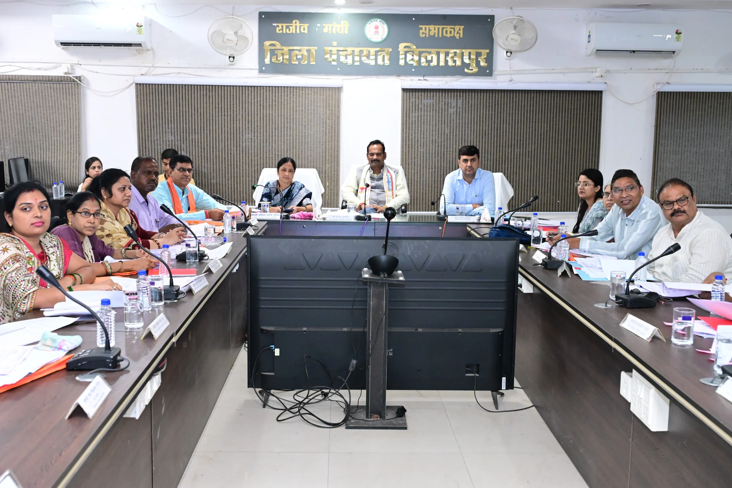 जिला पंचायत की सामान्य सभा में अफसरों को दो टूक…अधिकारियों को जनप्रतिनिधियों ने घेरा… इन मुद्दों पर दिया समय-सीमा का अल्टीमेटम